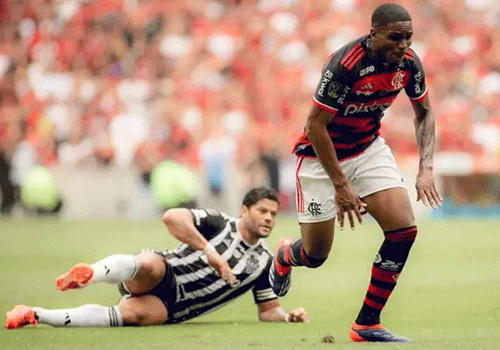 jogador Huck do Atletico Mineiro e jogador Plata do Flamengo